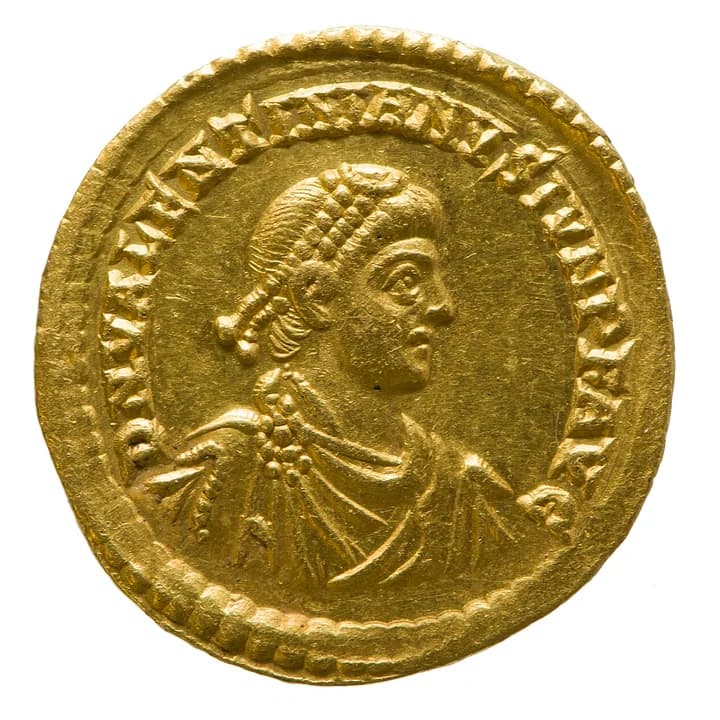 Roman solidus showing Valentinian II wearing a pearl diadem